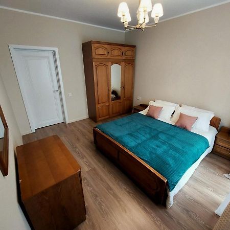 Квартира В Самом Центре Алма Ата Екстериор снимка